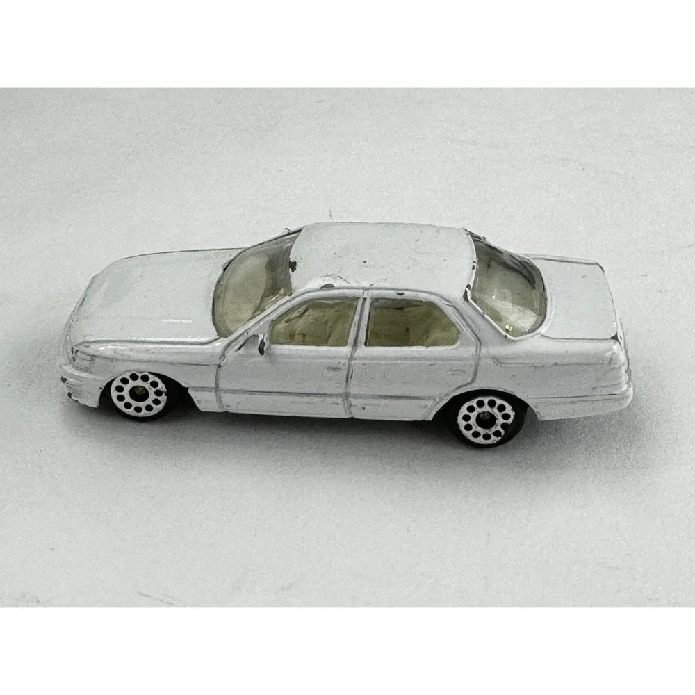 Zee‎ Toys Zyll D114 White Toyota Celsior Lexus LS400 Sedan Diecast Car Vtg 1/64